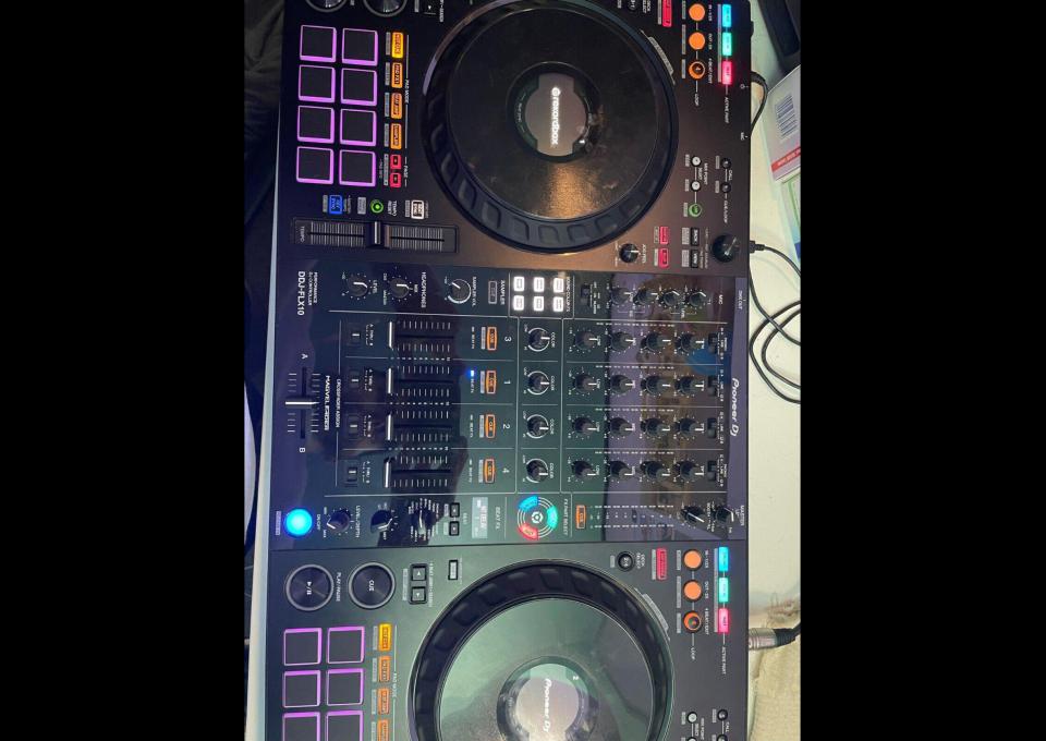 Na sprzedaż Pioneer DDJ-FLX10 4-kanałowy kontroler DJ-a dla Rekordbox i Serato DJ Pro.