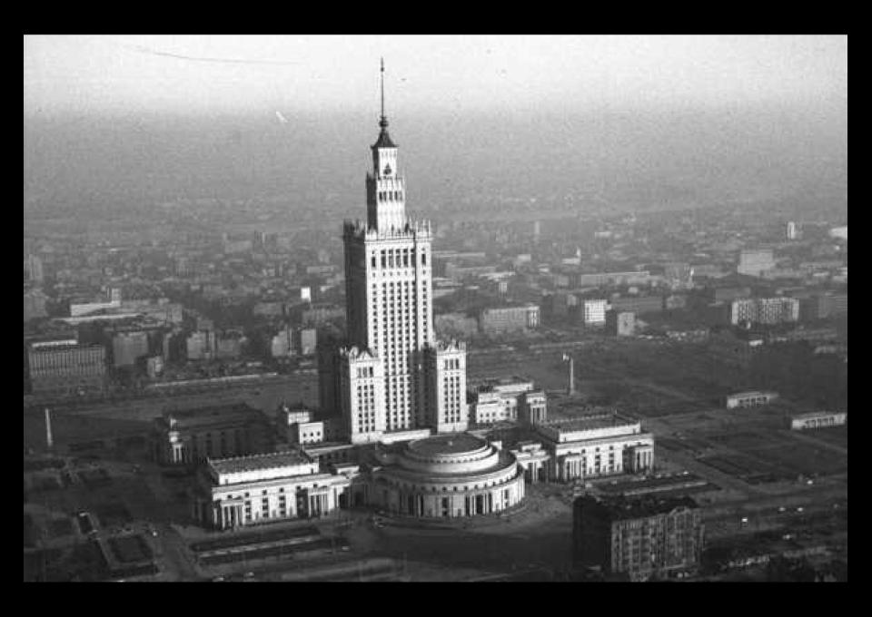 Wieczorny spacer szlakiem socrealizmu…