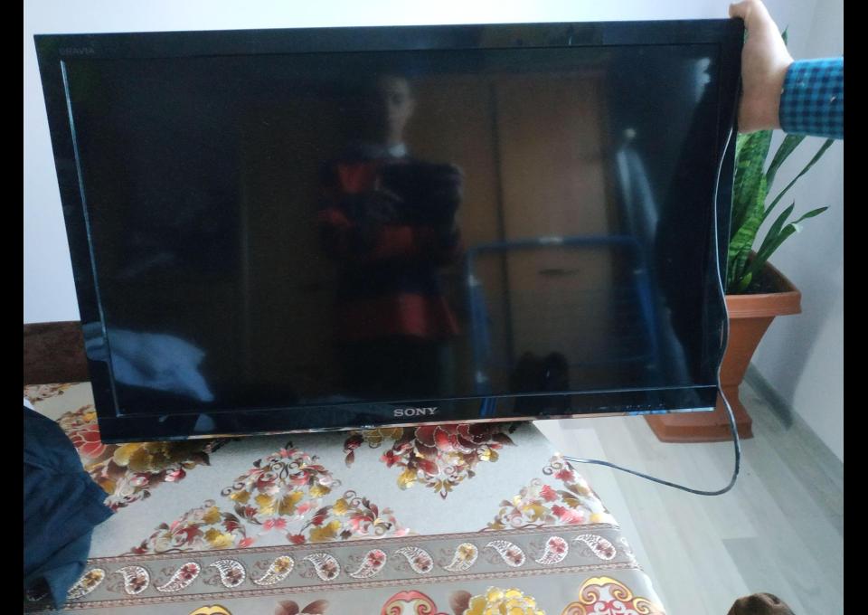 Sprzedam telewizor zawieszany na ścianę