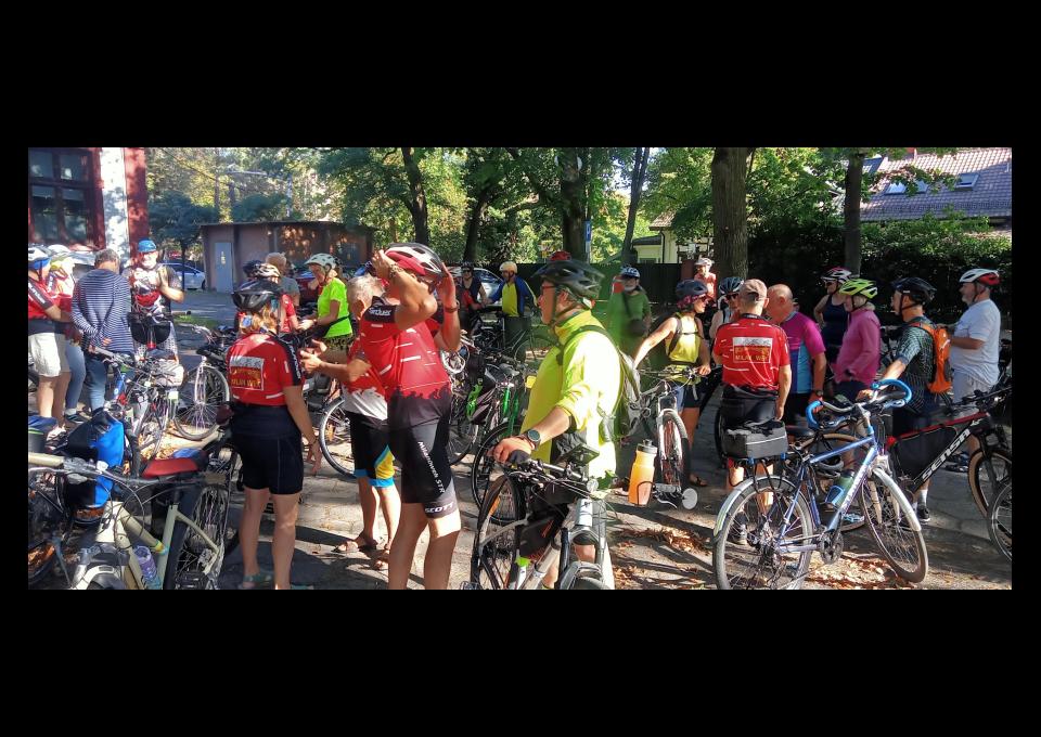 21.09 - Tu na razie jest ściernisko, ale będzie San Francisco, wycieczka rowerowa STR Milanówek