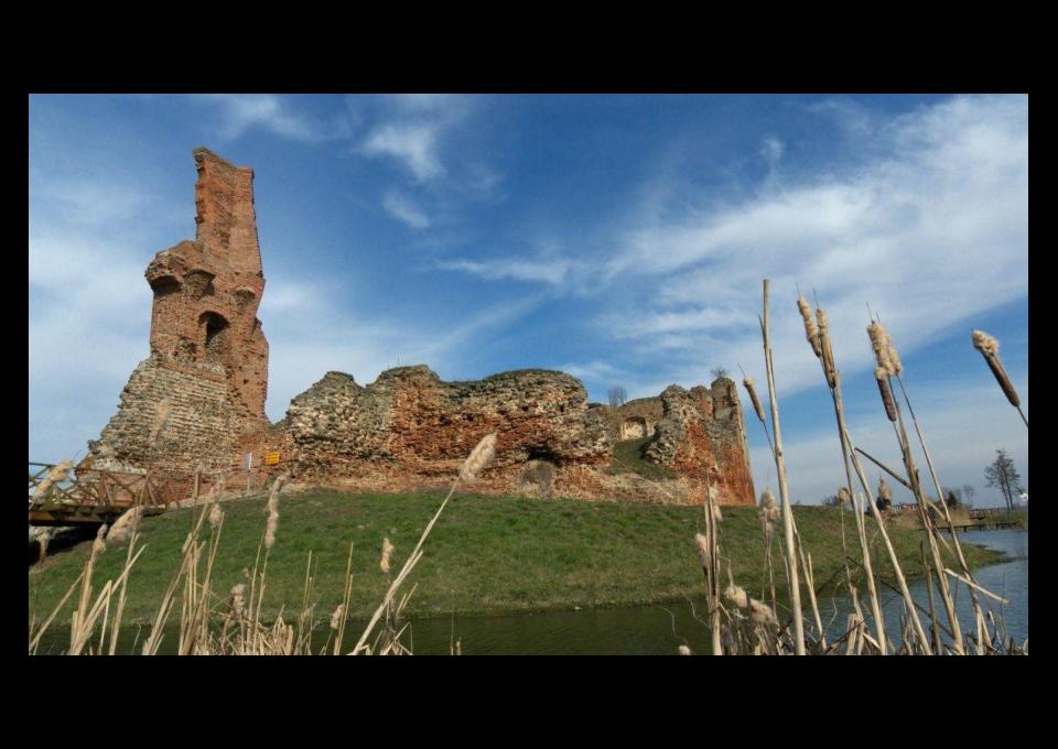 Zamki Ziemi Łódzkiej i geometryczny środek Polski