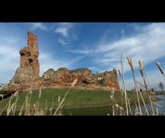 Zamki Ziemi Łódzkiej i geometryczny środek Polski - 1/1