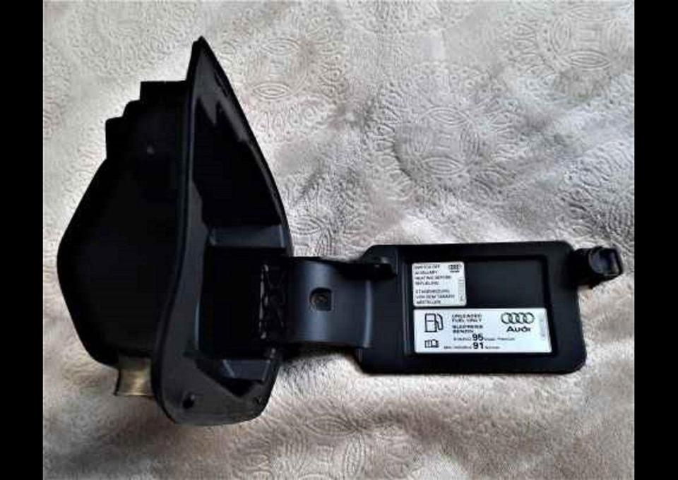 Sprzedam wkład wlewu paliwa do Audi A4 B8