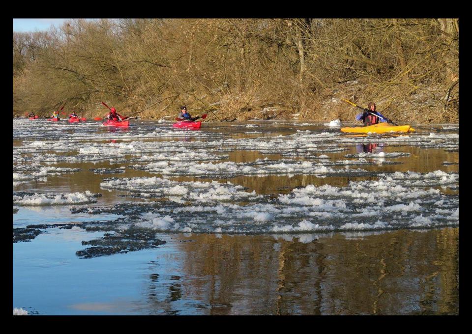 Spływ kajakowy Jeziorką i ognisko