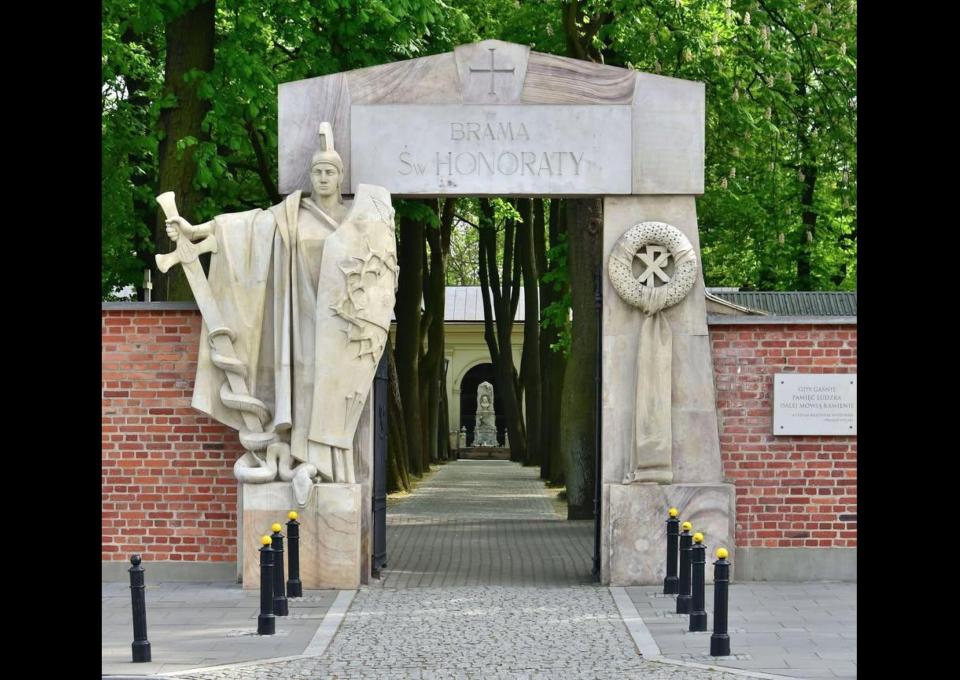 03.11 - ABC Starych Powązek - wieczorny spacer