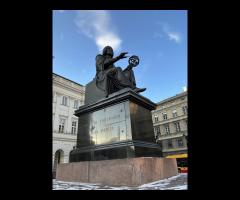 13.12 - Od Pomnika Kopernika do Pałacu Namiestnikowskiego - spacer z przewodnikami