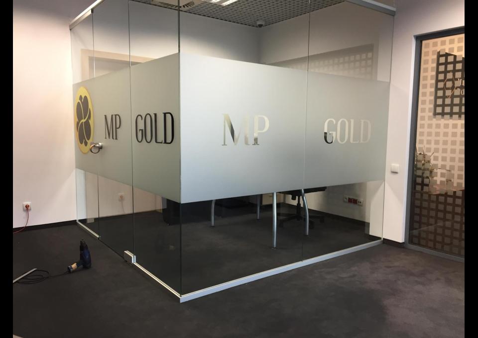 Ścianki szklane do sal konferencyjnych z folią inteligentną
