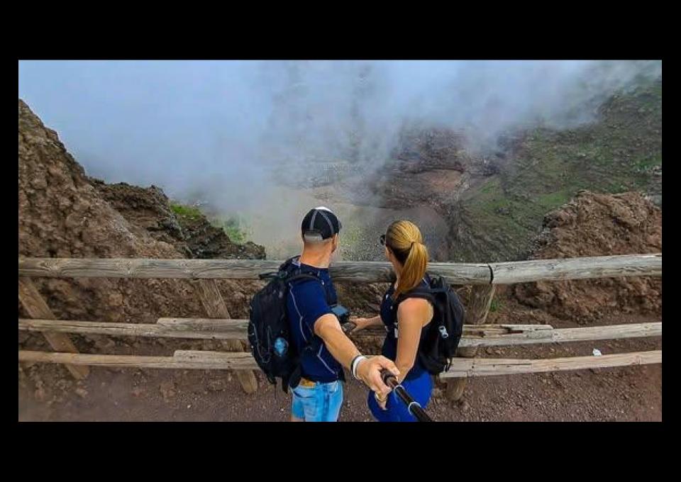 WEZUWIUSZ🌋trekking w masywie wulkanu