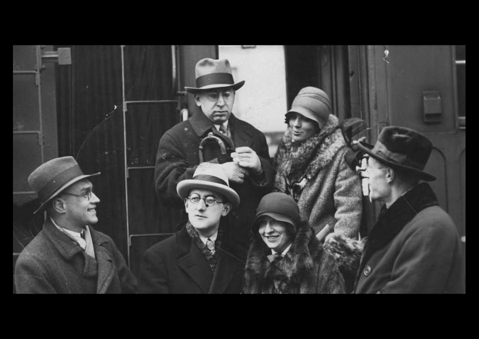 26.04 - Iwaszkiewicz, Liebert, Skamandryci, Miłosz i inni - wiosenny spacer po Podkowie Leśnej