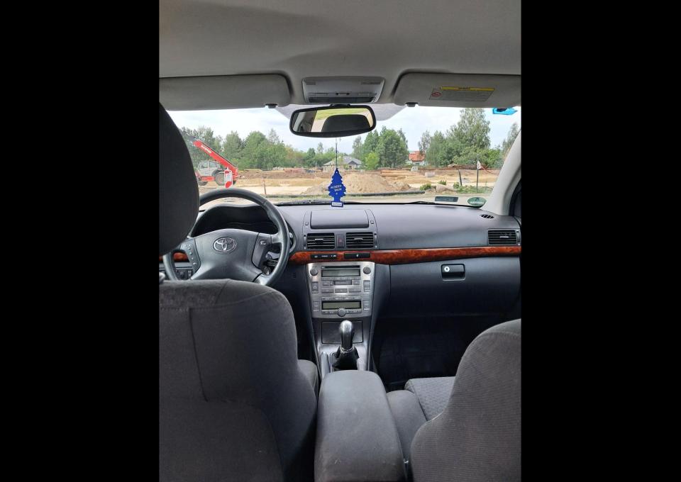 TOYOTA AVENSIS 2.0 D-4D • HATCHBACK • KLIMATYZACJA • XENON •