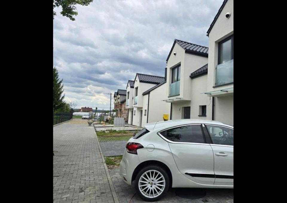 NOWOCZESNY DOM W CICHEJ DZIELNICY KRAKOWA